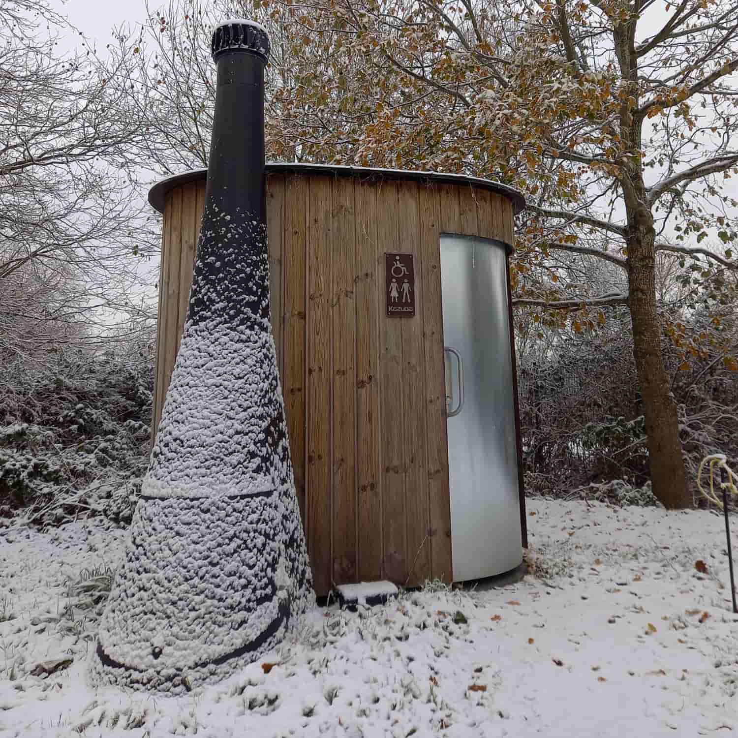 Kazuba toilet in the snow at Urb Farm