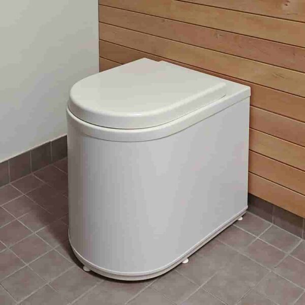 Ekohytte freezing toilet in white, with lid closed